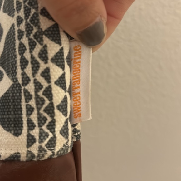 Like new Sweet Tangerine crossbody - Picture 4 of 6